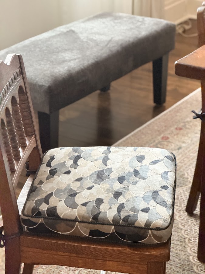 Atlas Upholstering storefront at 2535 Boul. Cavendish Montreal — upholstery studio exterior